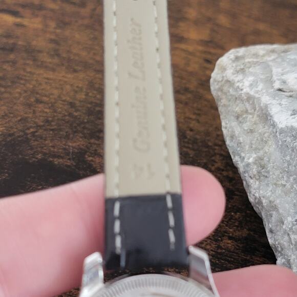 Vintage Watches Swiss Army Brand Black Dial Field Watch Leather Strap Quartz - Picture 9 of 10